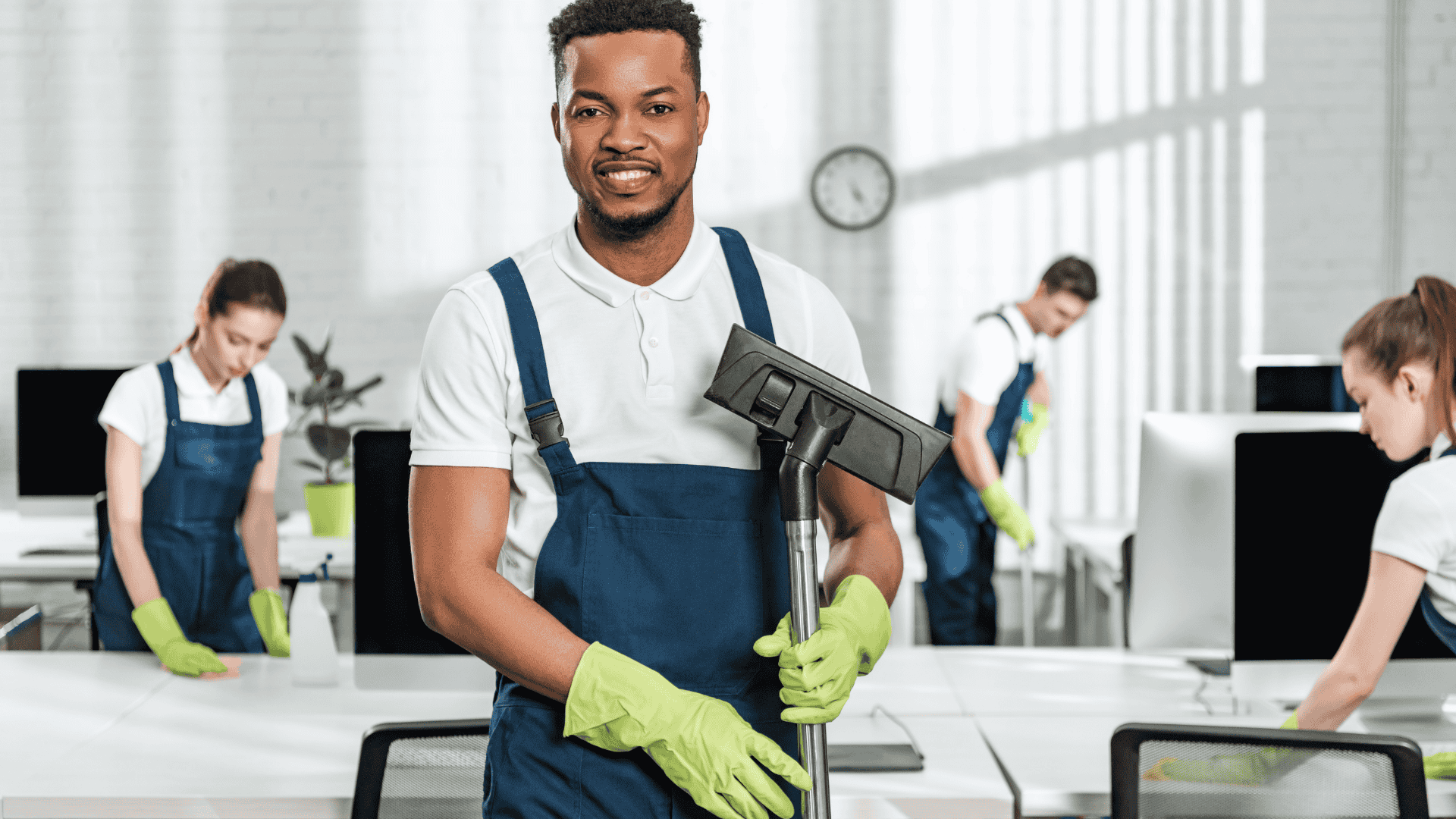 Saiba o que considerar na avaliação de serviços de limpeza profissional e descubra como a Jan-Pro garante qualidade, personalização e eficiência para seu negócio.