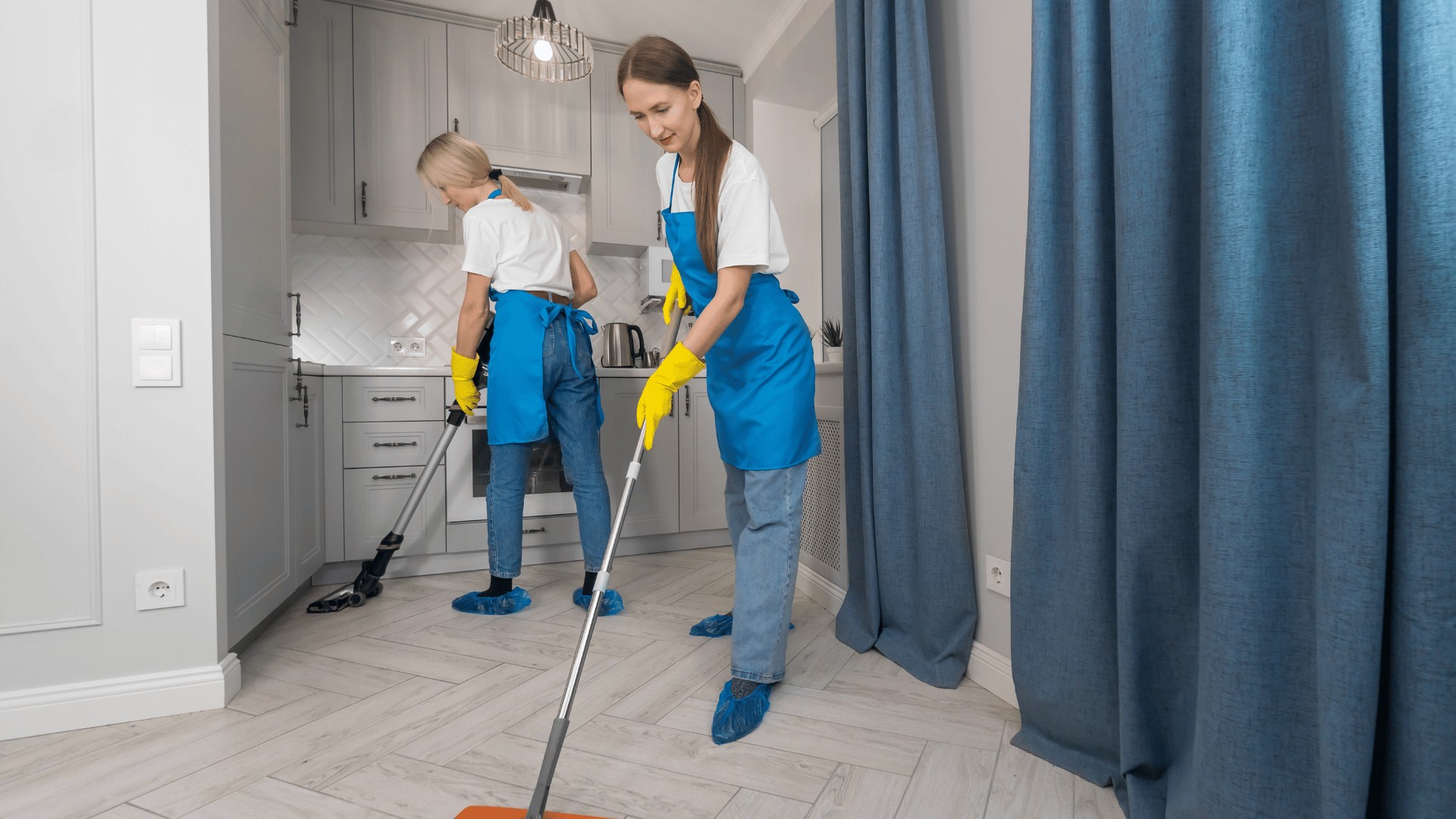 Descubra as diferenças entre limpeza profissional e comum e como isso pode impactar a saúde e a imagem do seu negócio.