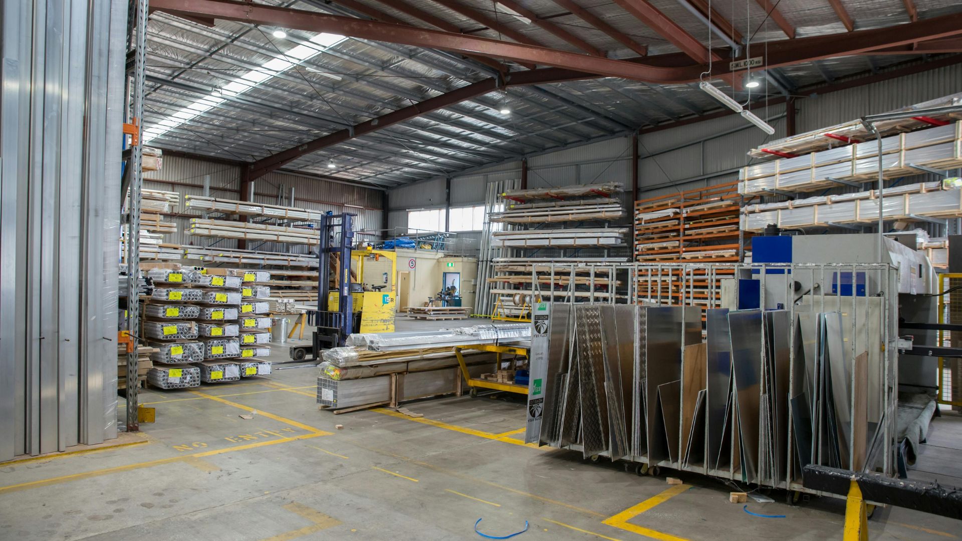 Descubra a importância da limpeza de pisos industriais em Vila Velha com a Jan-Pro Brasil. Profissionais qualificados e soluções personalizadas!