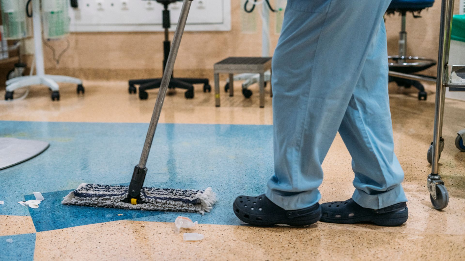 Conheça a Jan-Pro Brasil, líder em limpeza de clínicas médicas em Cariacica ES. Garantimos ambientes limpos e seguros!